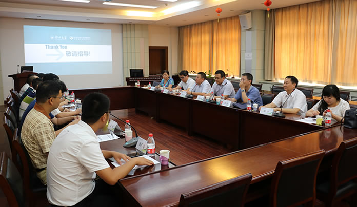 新疆代表团来访会议1.jpg